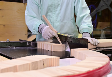 蒲鉾板の長さを仕上げる