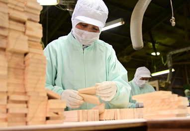 蒲鉾板の長さを仕上げる