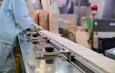 製造工程はオートメーションで合理化しつつ人の目による管理と両輪で