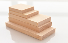 形状や厚みのご要望に合わせて蒲鉾板をカスタム製造